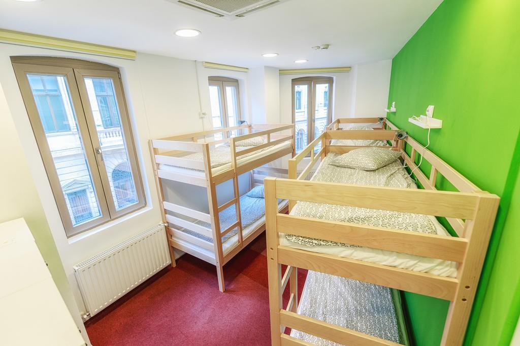 בוקרשט Pura Vida Sky Bar & Hostel חדר תמונה