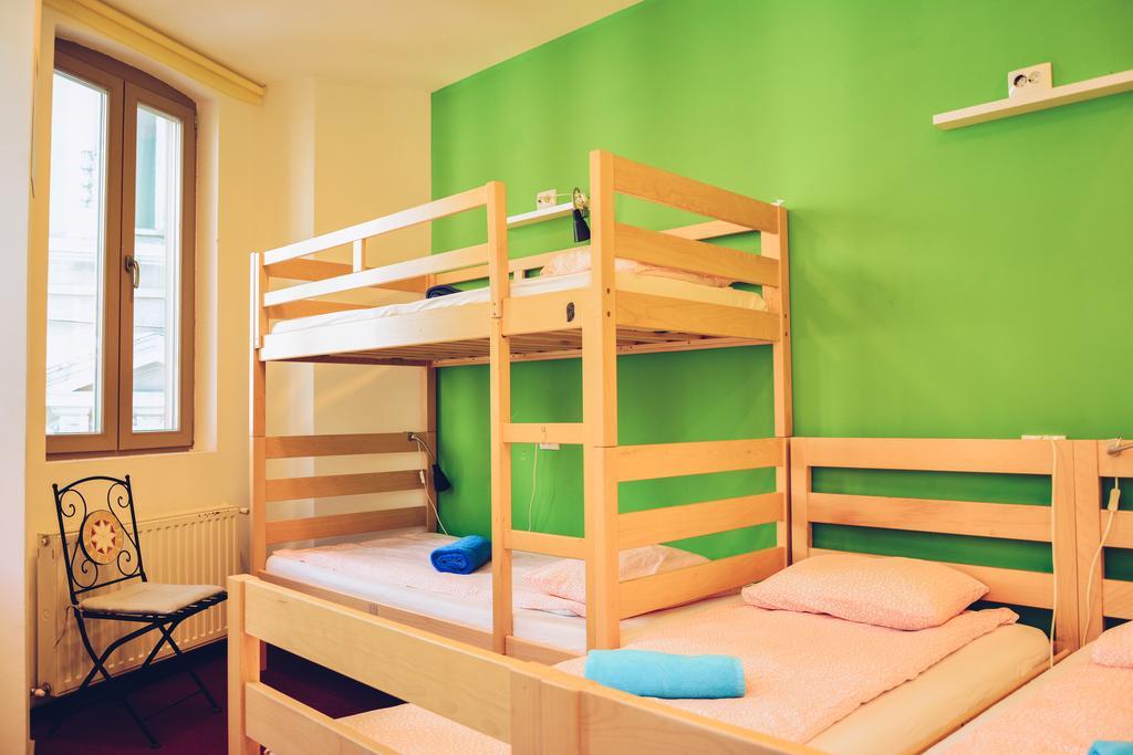 בוקרשט Pura Vida Sky Bar & Hostel מראה חיצוני תמונה