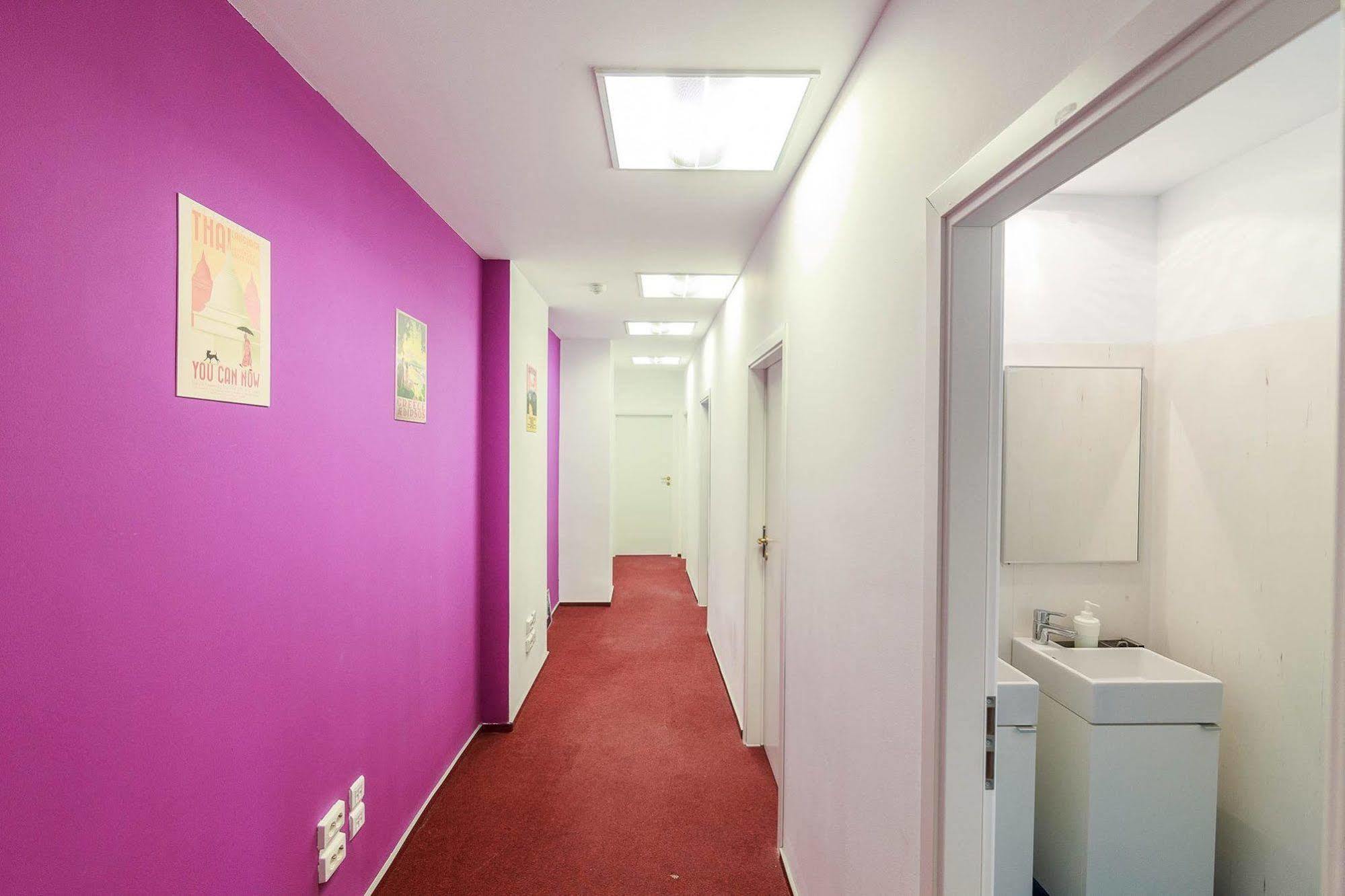 בוקרשט Pura Vida Sky Bar & Hostel מראה חיצוני תמונה